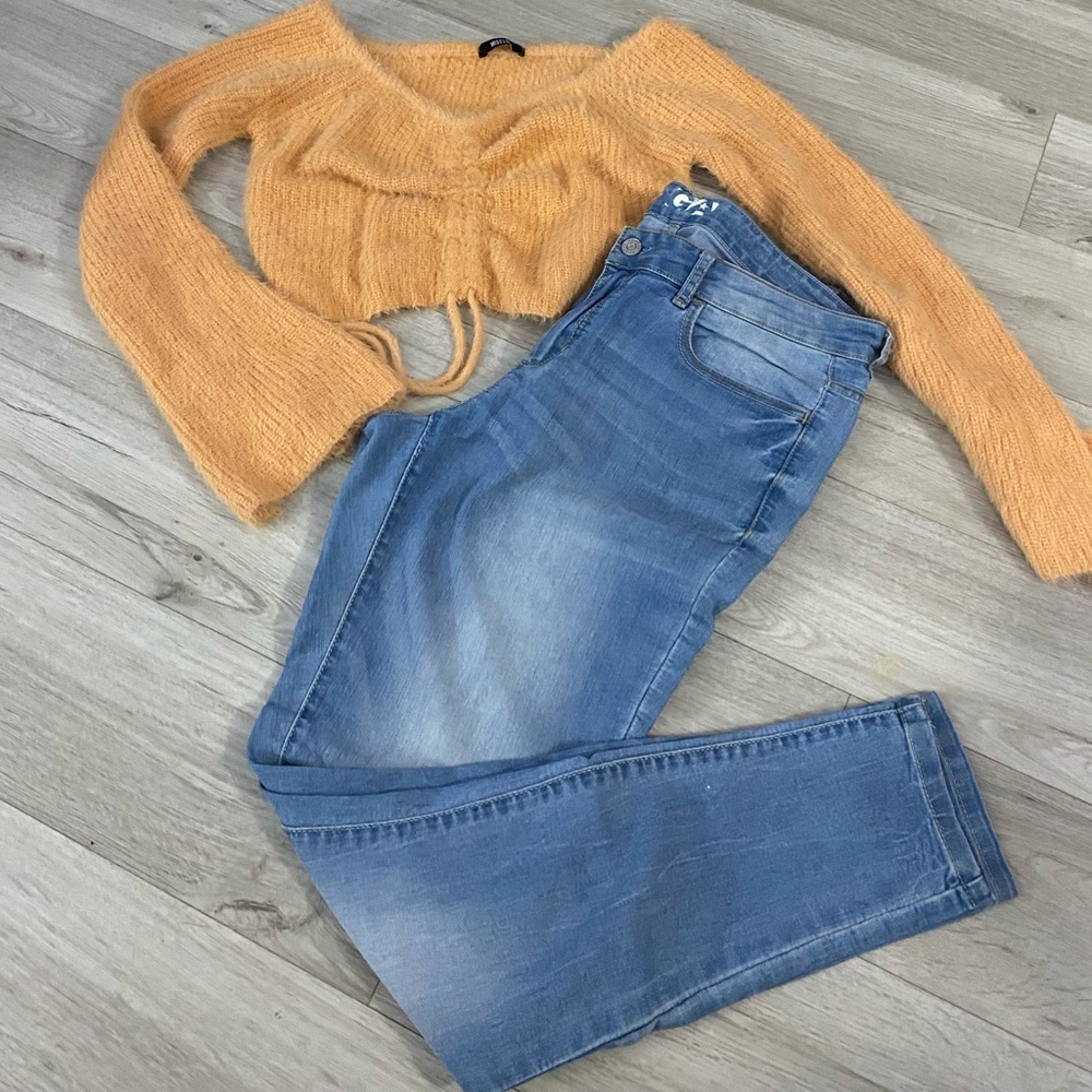 Light wash skinny jeans